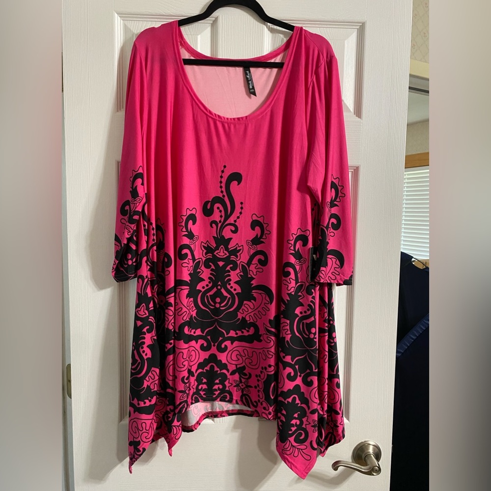 White Mark women’s plus size 3X fuchsia 3/4 sleeve top shark bite hem